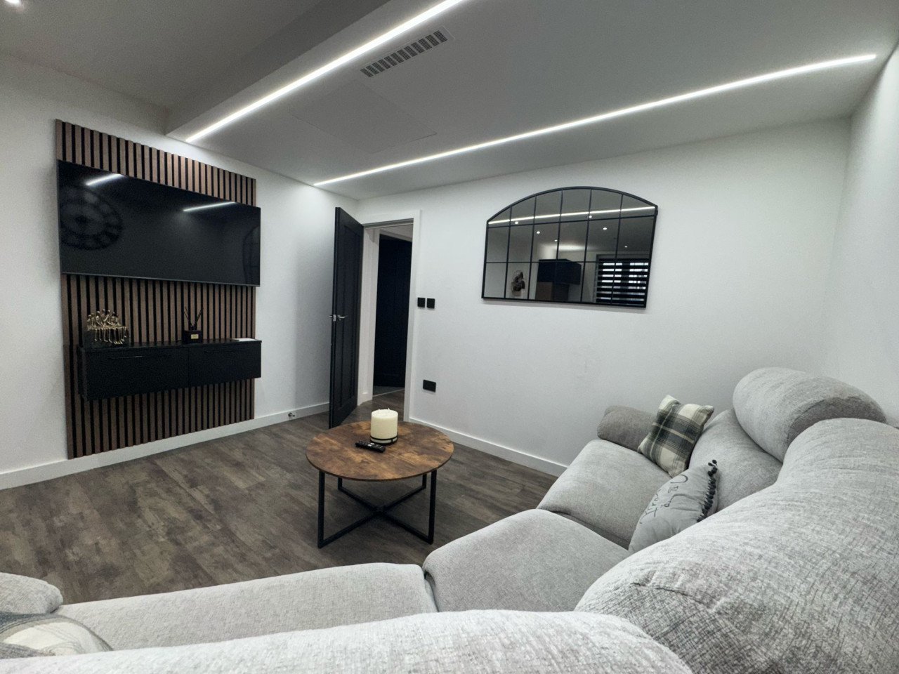Spacious Luxury Apartment Heathrow serviced apartment - UK - VivreStays