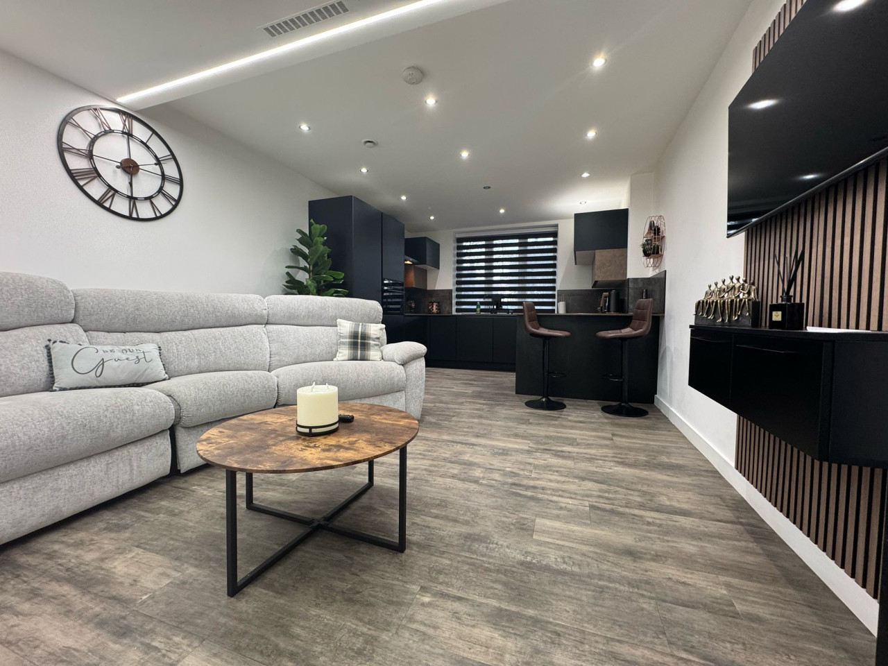 Spacious Luxury Apartment Heathrow in 200 Harefield Rd, Uxbridge UB8 1PS, UK - Property image 14 - VivreStays