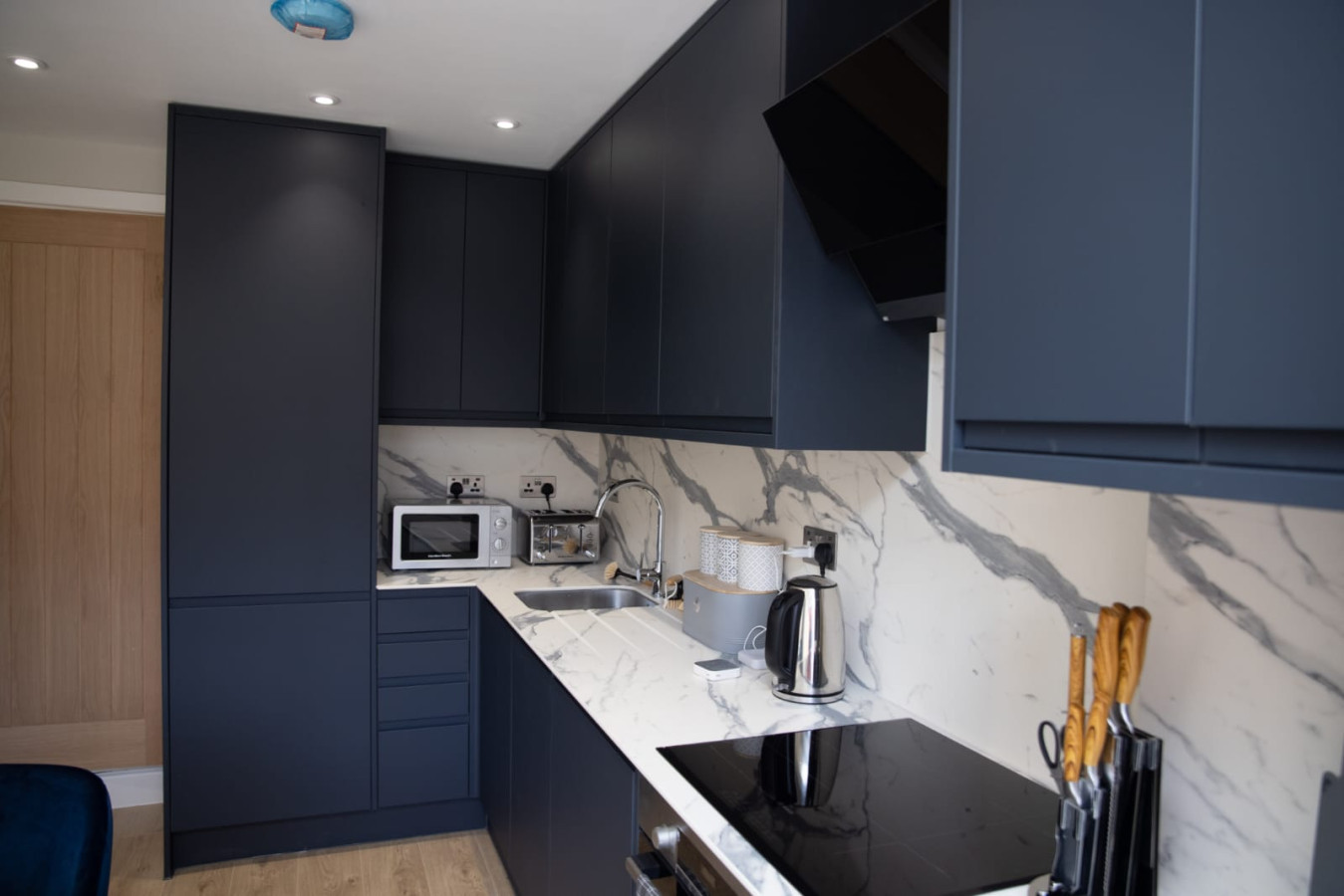 High-Spec 4-Bedroom Home Croydon in 19 Broadway Ave, Croydon CR0 2LP, UK - Property image 17 - VivreStays