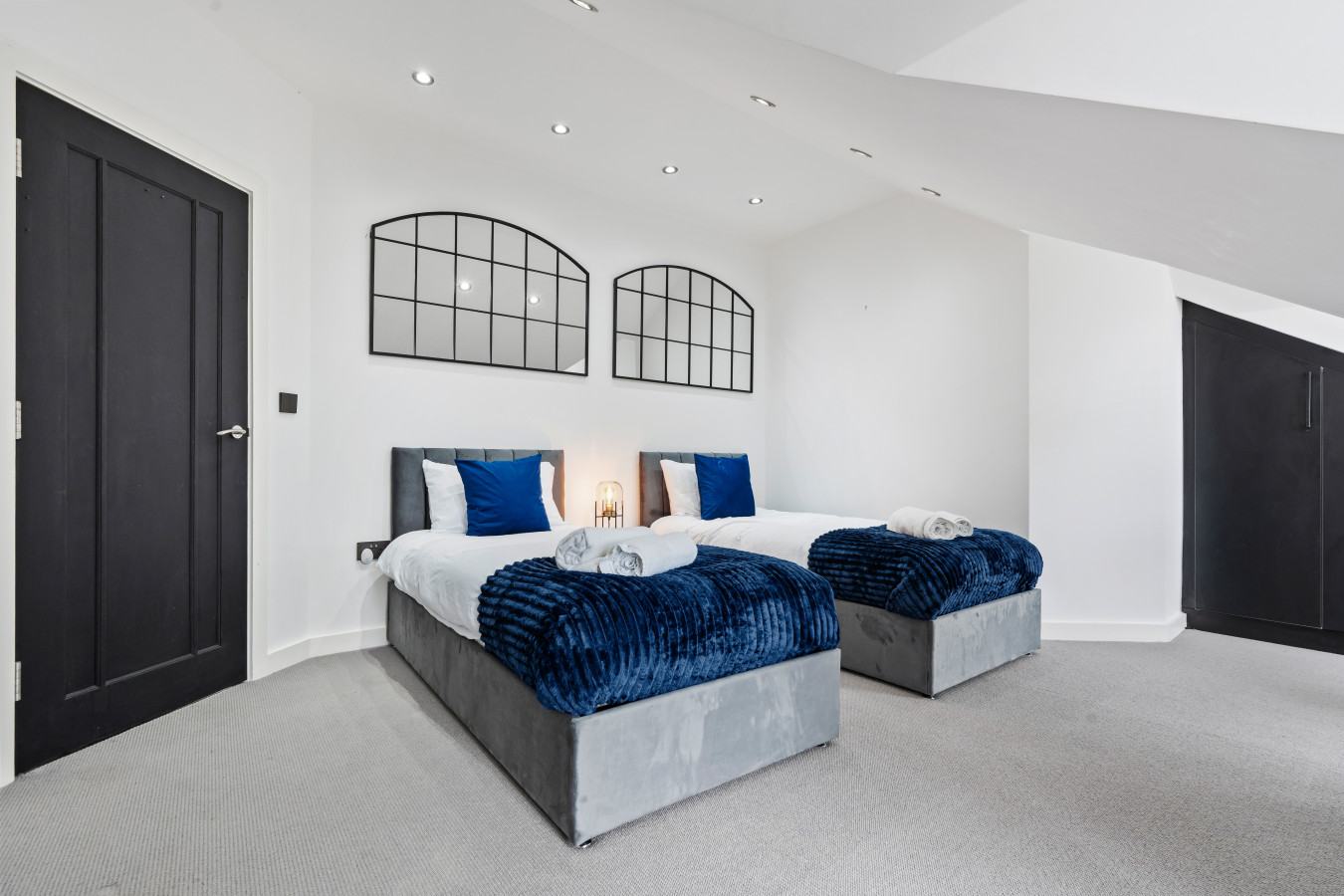 Stunning Penthouse-Style 2-Bed Uxbridge in Flat 6, 200 Harefield Rd, Uxbridge UB8 1PS, UK - Property image 12 - VivreStays