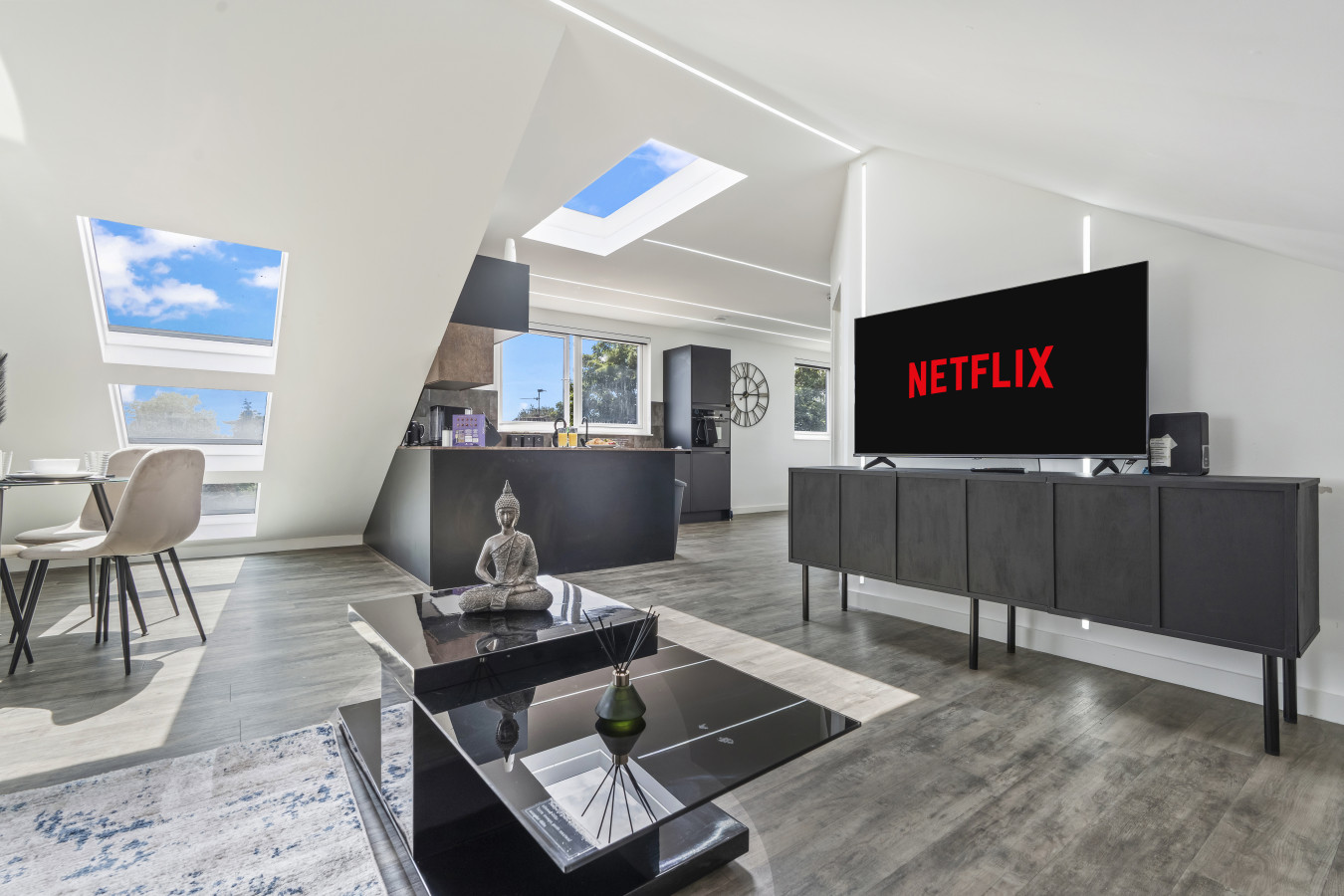 Stunning Penthouse-Style 2-Bed Uxbridge in Flat 6, 200 Harefield Rd, Uxbridge UB8 1PS, UK - Property image 2 - VivreStays
