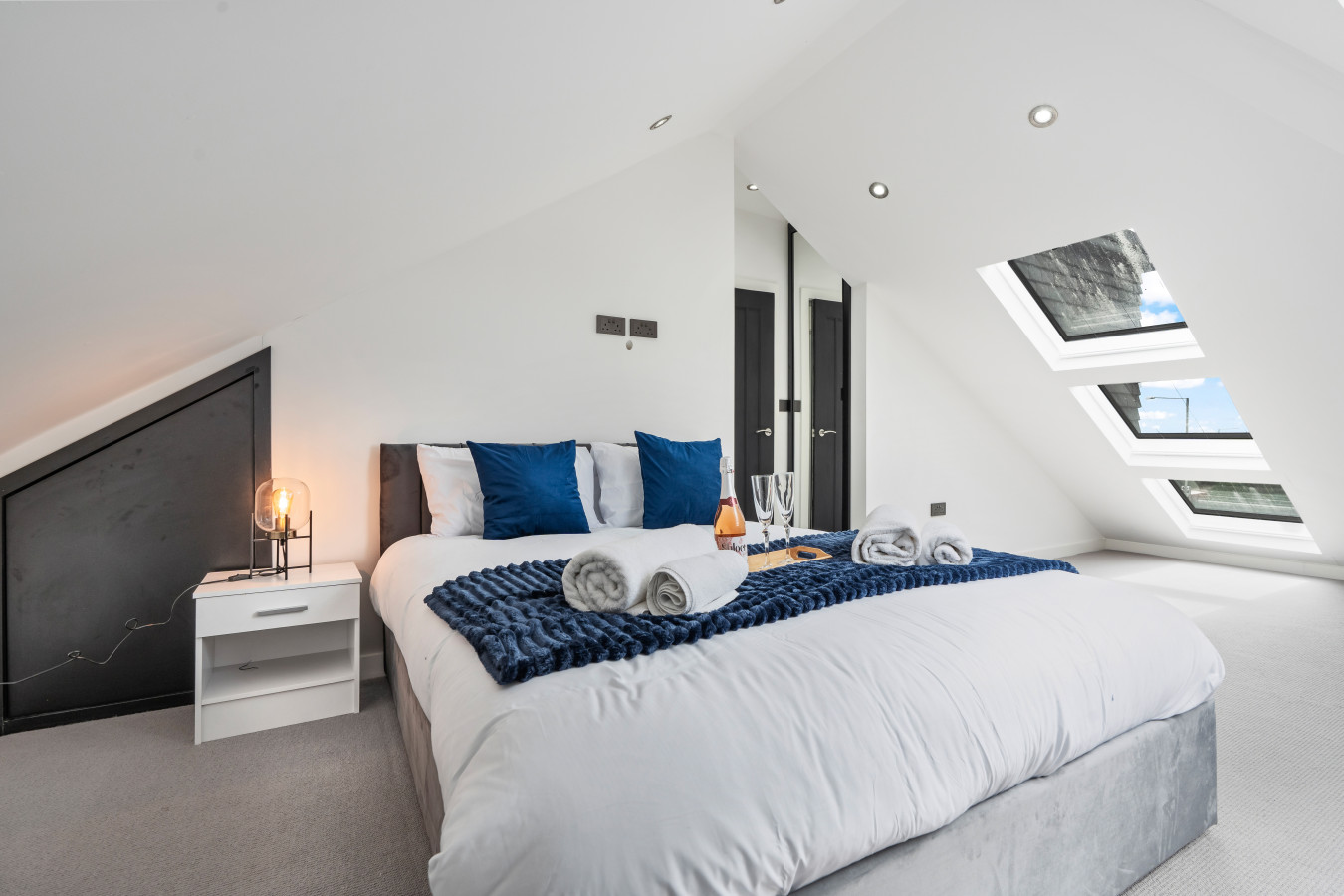 Stunning Penthouse-Style 2-Bed Uxbridge in Flat 6, 200 Harefield Rd, Uxbridge UB8 1PS, UK - Property image 8 - VivreStays