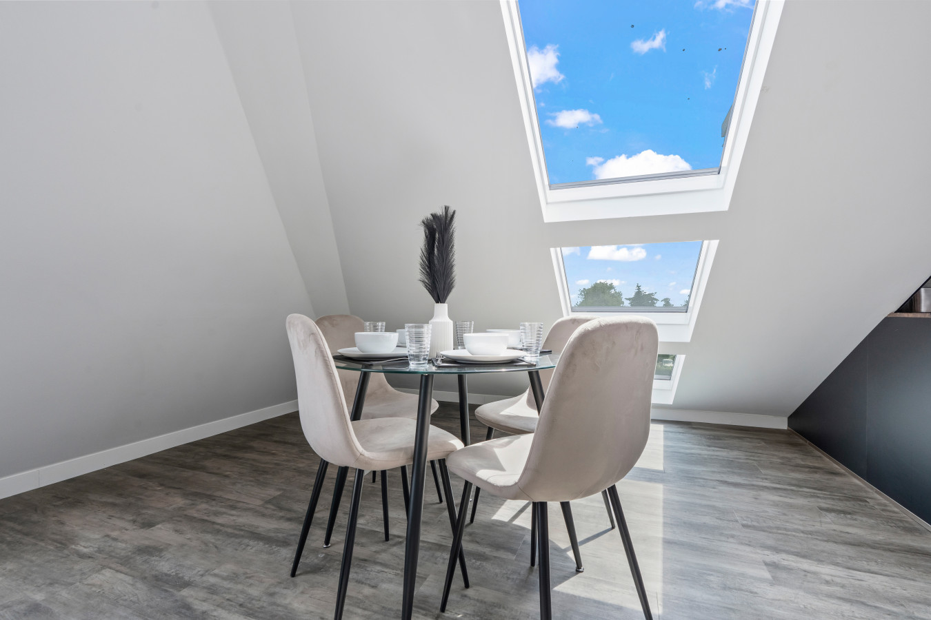 Stunning Penthouse-Style 2-Bed Uxbridge in Flat 6, 200 Harefield Rd, Uxbridge UB8 1PS, UK - Property image 17 - VivreStays