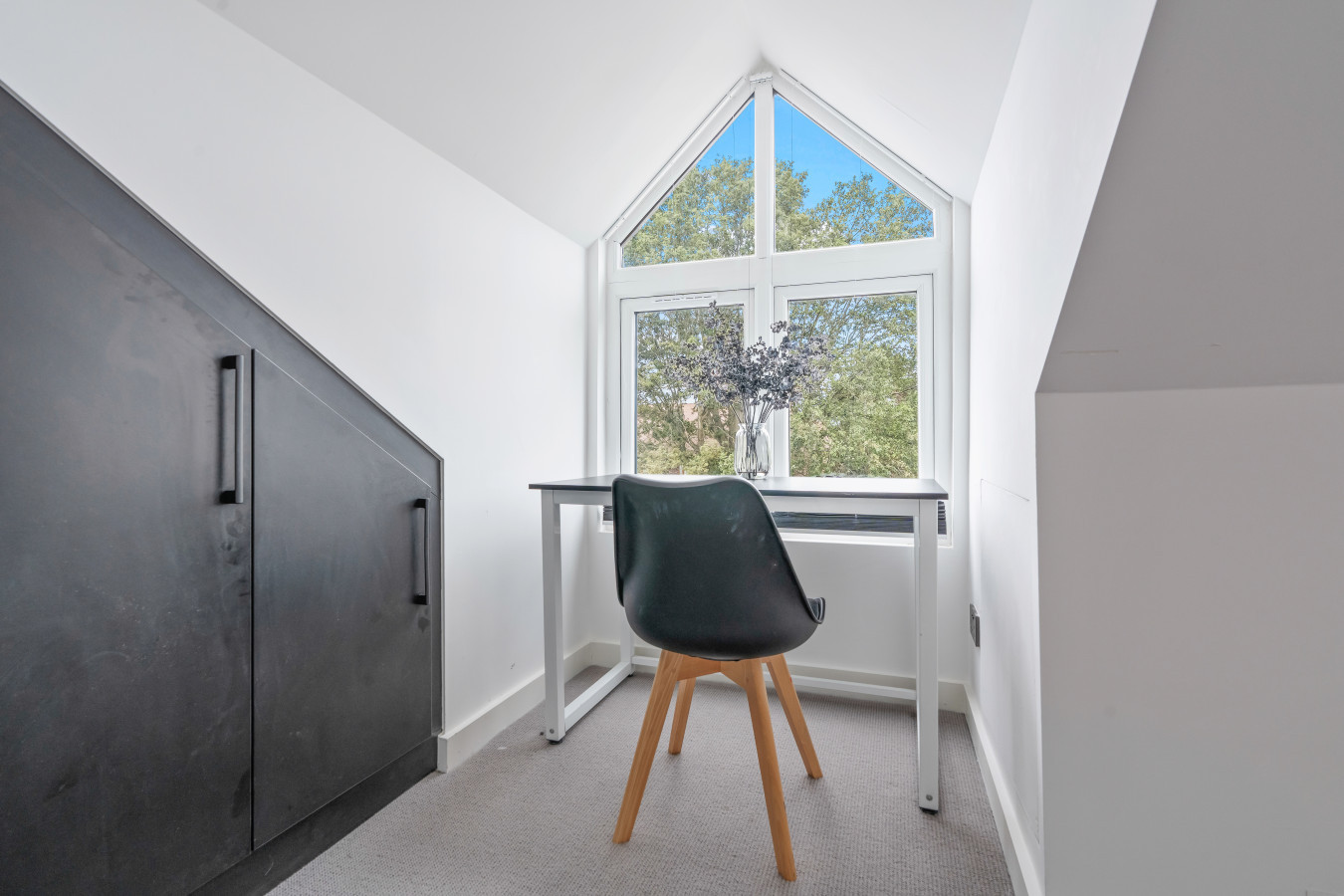 Spacious Top Floor 2-Bed Apartment | Brand New Refurb in 200 Harefield Rd, Uxbridge UB8 1PS, UK - Property image 21 - VivreStays