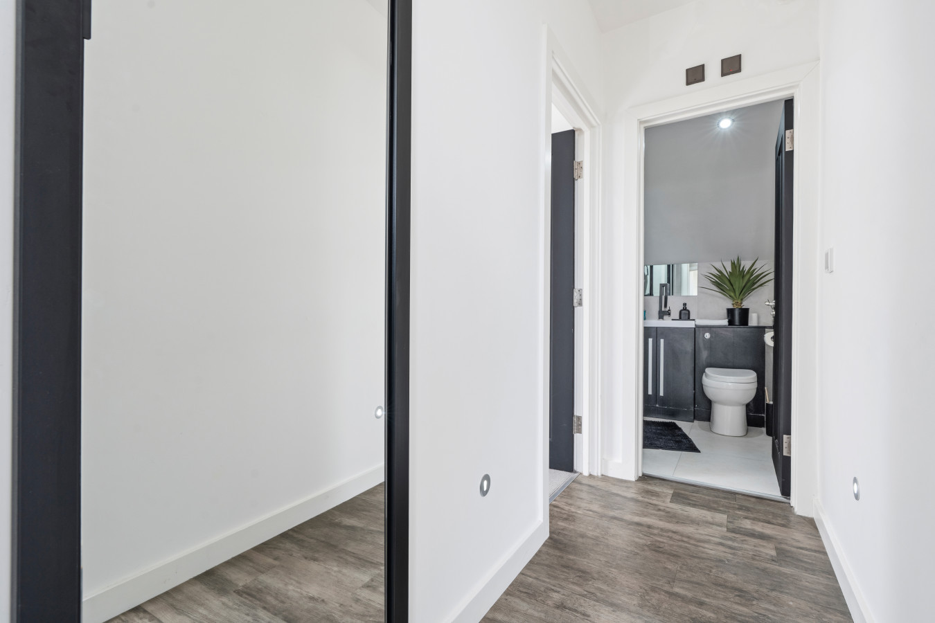 Spacious Top Floor 2-Bed Apartment | Brand New Refurb in 200 Harefield Rd, Uxbridge UB8 1PS, UK - Property image 22 - VivreStays
