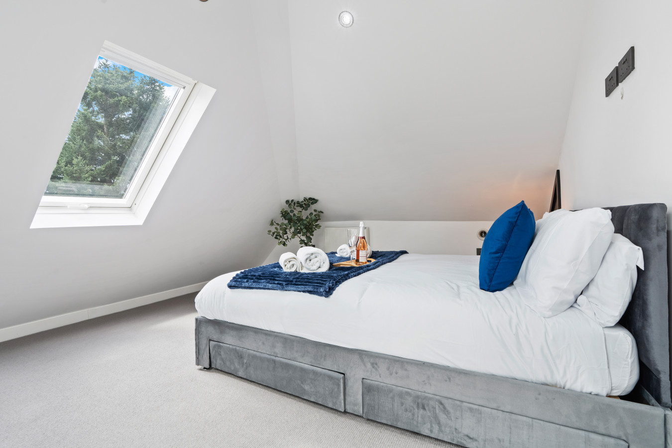 Spacious Top Floor 2-Bed Apartment | Brand New Refurb in 200 Harefield Rd, Uxbridge UB8 1PS, UK - Property image 5 - VivreStays