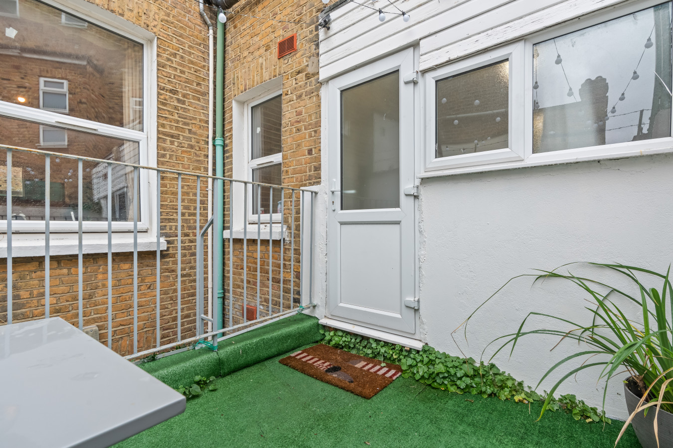 Stylish 3 Bedroom Apartment Fulham| Stamford Bridge in 22 Filmer Rd, London SW6 7BW, UK - Property image 23 - VivreStays