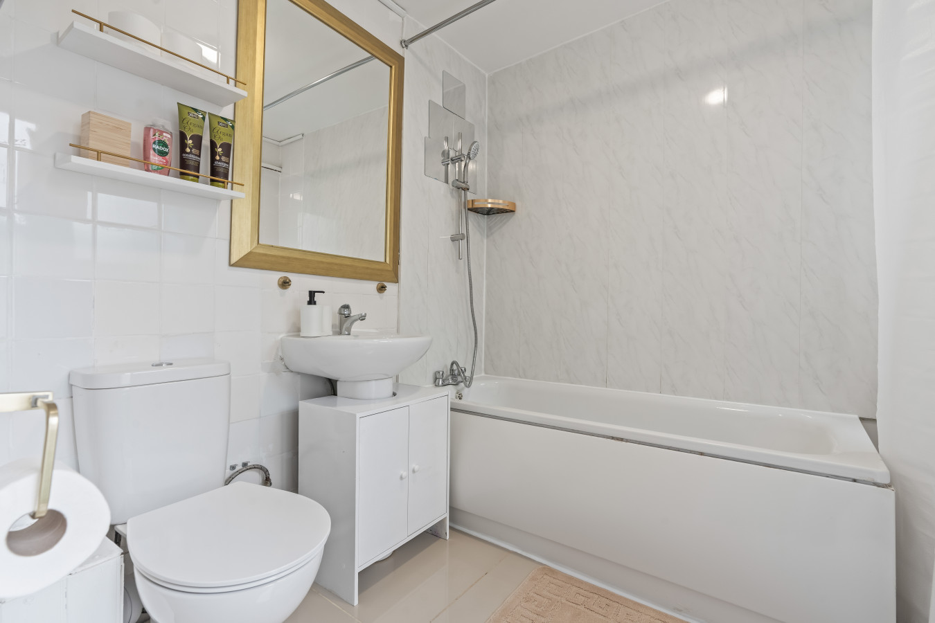Stylish 3 Bedroom Apartment Fulham| Stamford Bridge in 22 Filmer Rd, London SW6 7BW, UK - Property image 21 - VivreStays