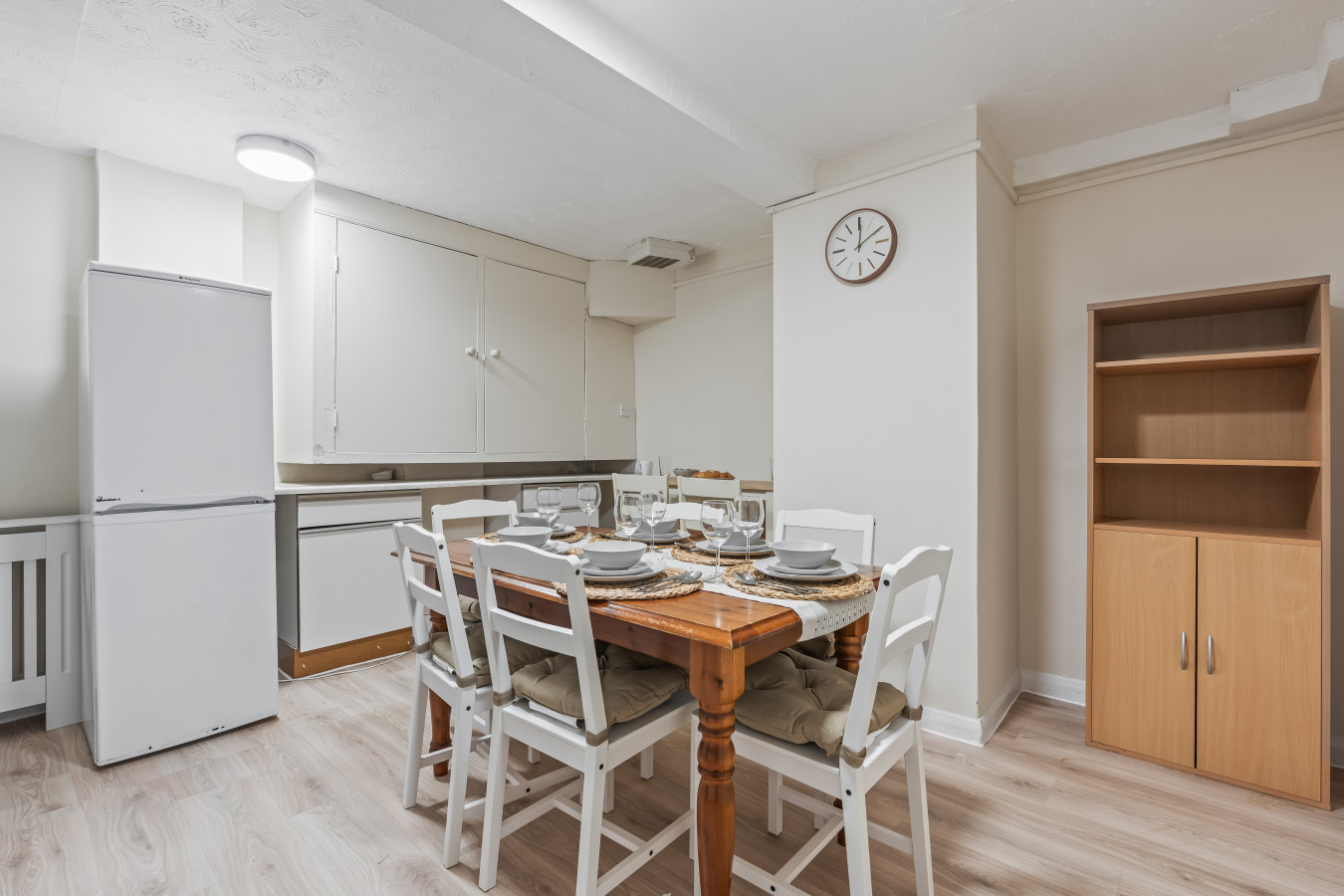 Spacious 3 Bed Apartment Fulham in 22 Filmer Rd, London SW6 7BW, UK - Property image 9 - VivreStays