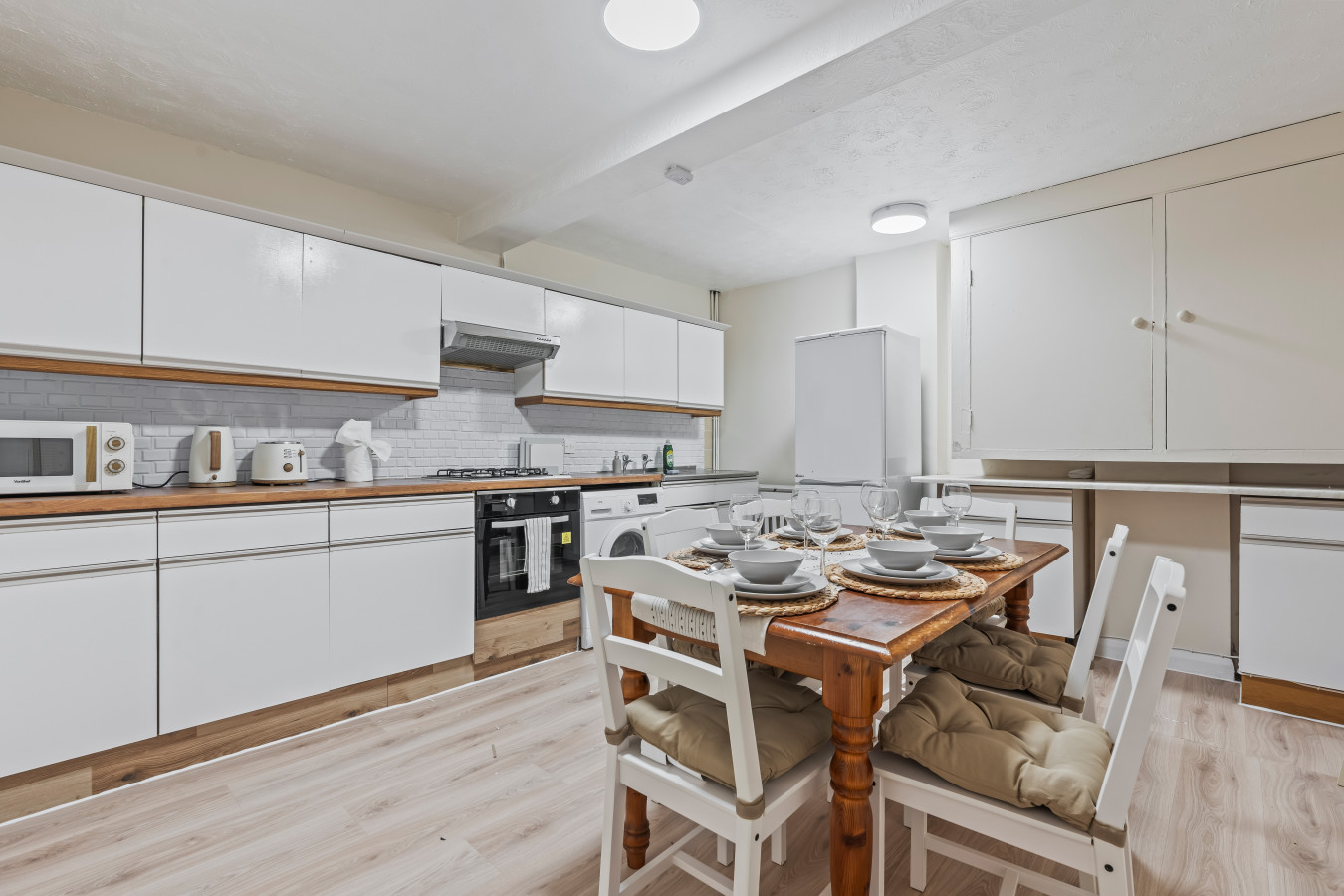 Spacious 3 Bed Apartment Fulham in 22 Filmer Rd, London SW6 7BW, UK - Property image 16 - VivreStays