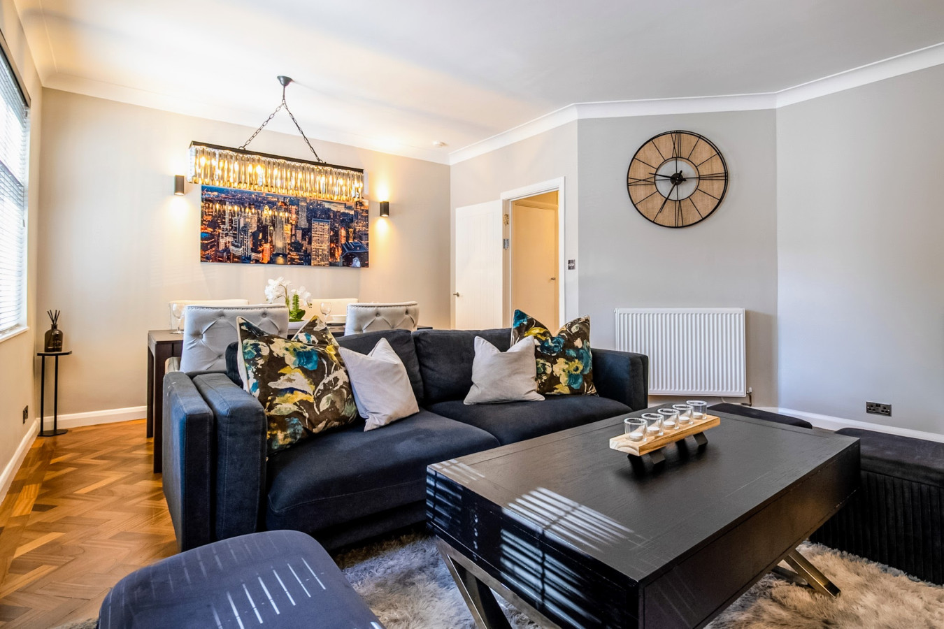 Luxury 3 Bed Apartment | Train Station serviced apartment - Northwood - VivreStays