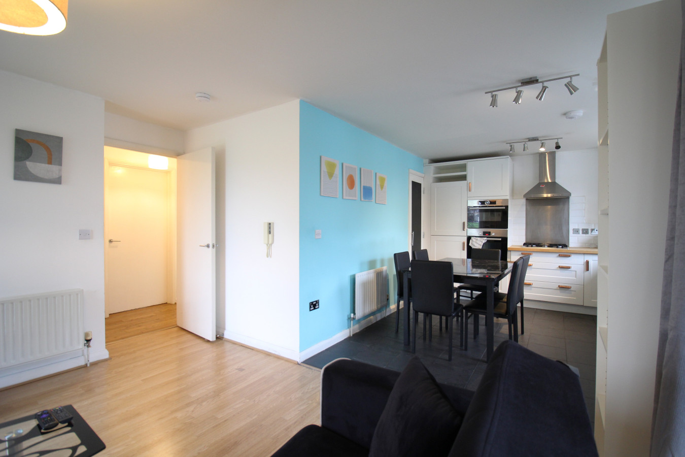 Stylish 2-Bed, White City | Great Transport Links in Du Cane Rd, London, UK - Property image 7 - VivreStays
