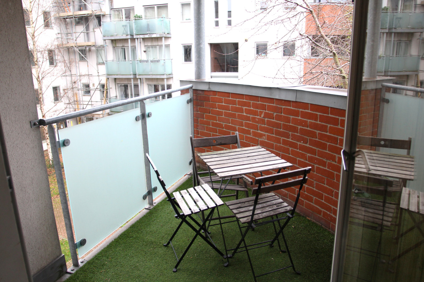 Stylish 2-Bed, White City | Great Transport Links in Du Cane Rd, London, UK - Property image 4 - VivreStays
