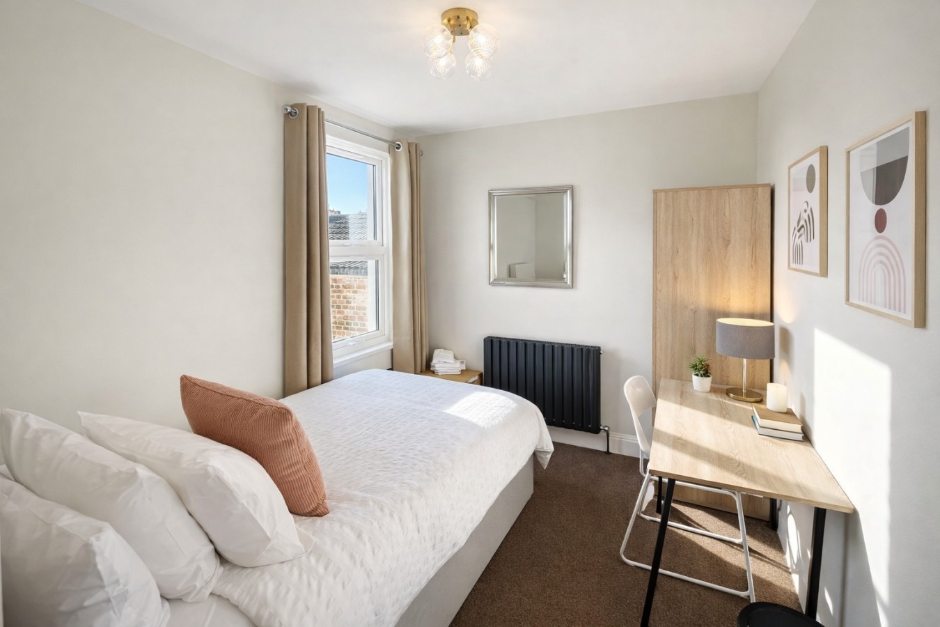 Stunning 4-Bedroom Home Sleeps 6 in Broadway Avenue - Property image 8 - VivreStays