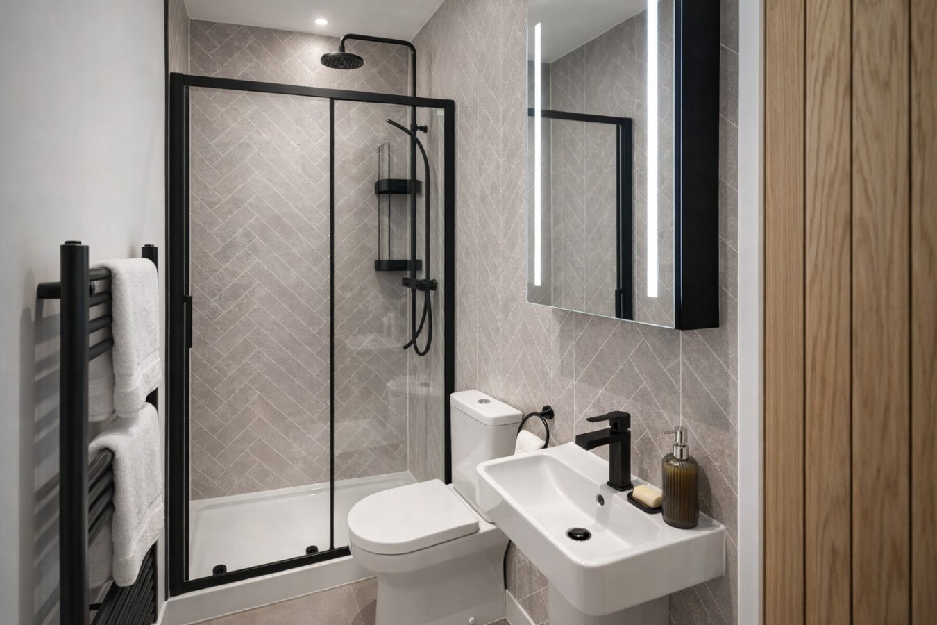 Stunning 4-Bedroom Home Sleeps 6 in Broadway Avenue - Property image 12 - VivreStays