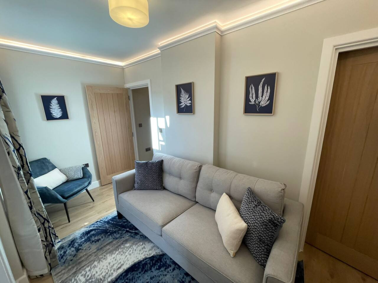Stunning 4-Bedroom Home Sleeps 6 in Broadway Avenue - Property image 15 - VivreStays