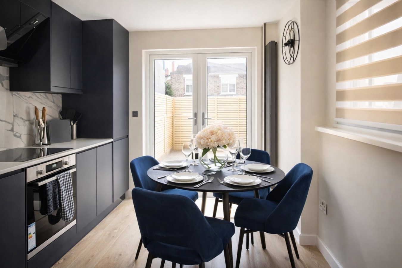 Stunning 4-Bedroom Home Sleeps 6 in Broadway Avenue - Property image 3 - VivreStays
