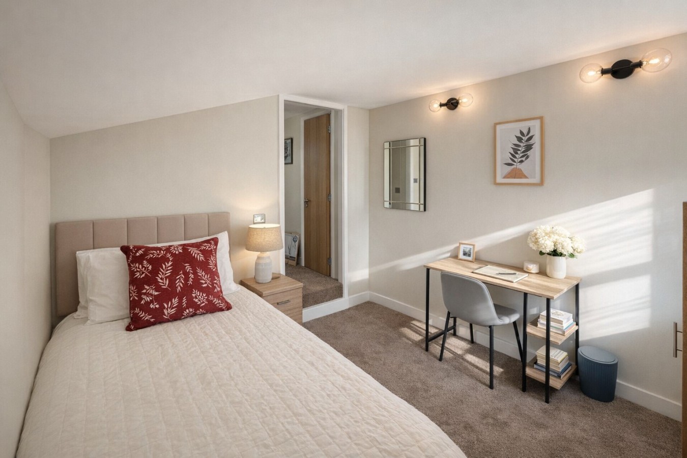 Stunning 4-Bedroom Home Sleeps 6 in Broadway Avenue - Property image 9 - VivreStays