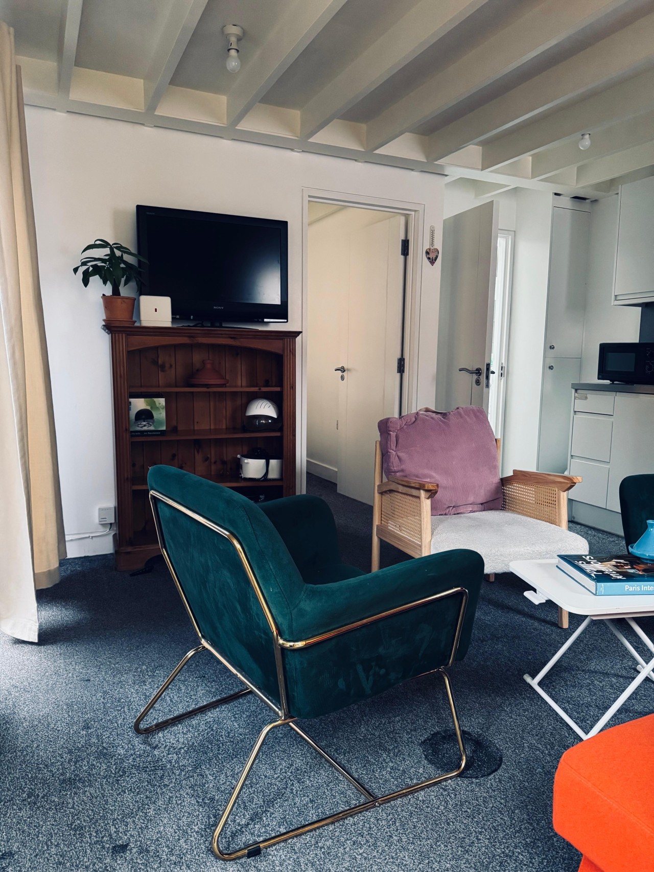 Private 1-Bed Annex with Parking in SE15 6UR, Radnor Road, England, United Kingdom - Property image 4 - VivreStays