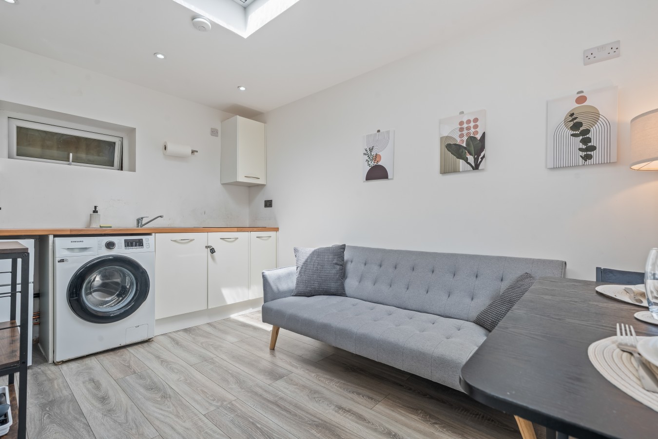 Modern Annex with Free Parking in 64 Burnside Rd, Dagenham RM8 1XD, UK - Property image 13 - VivreStays