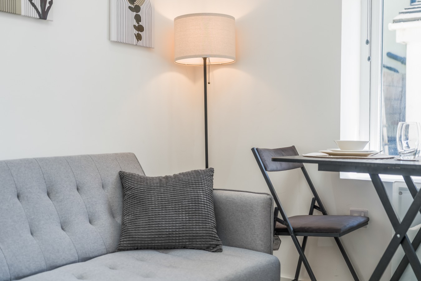 Modern Annex with Free Parking in 64 Burnside Rd, Dagenham RM8 1XD, UK - Property image 9 - VivreStays