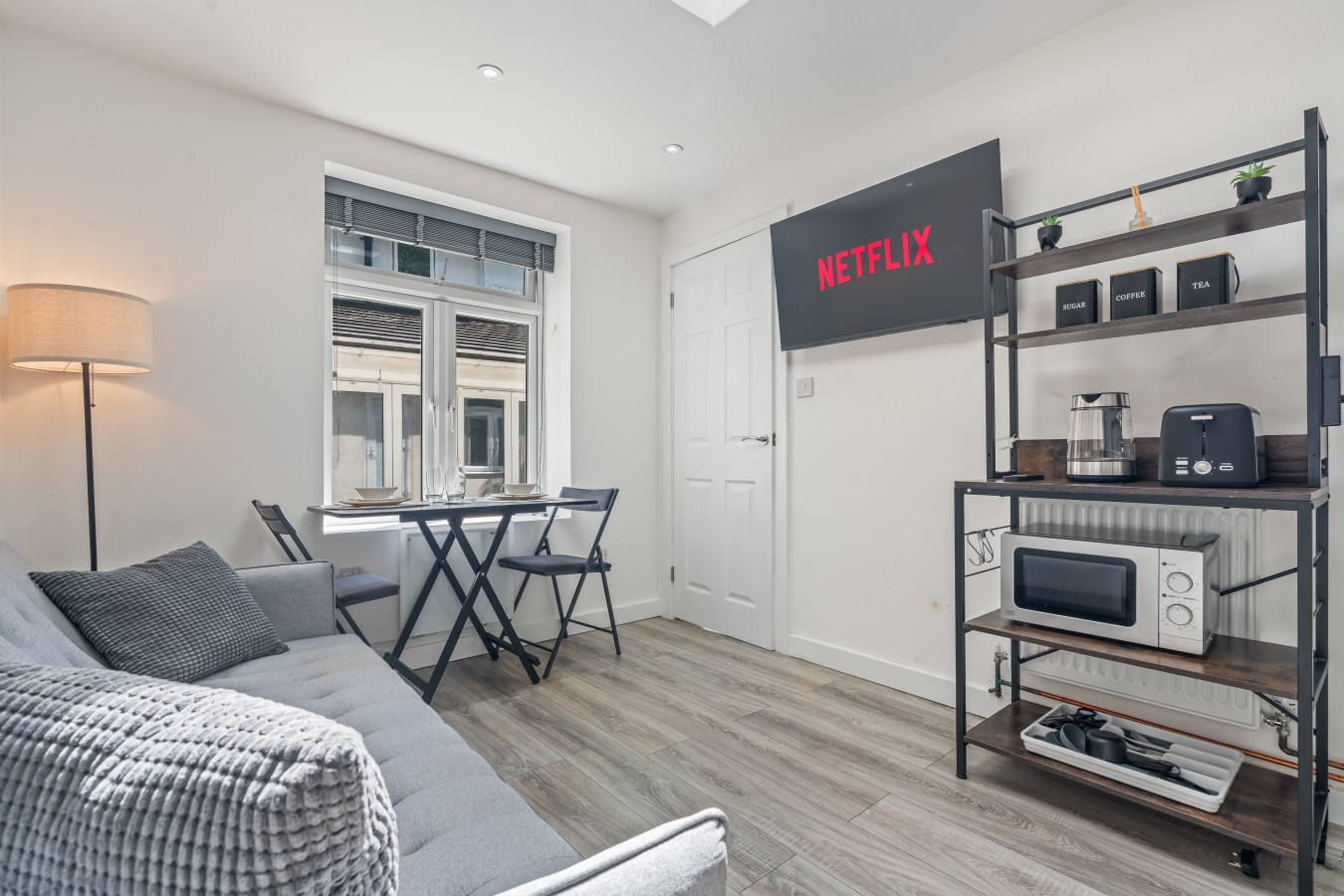 Modern Annex with Free Parking in 64 Burnside Rd, Dagenham RM8 1XD, UK - Property image 5 - VivreStays