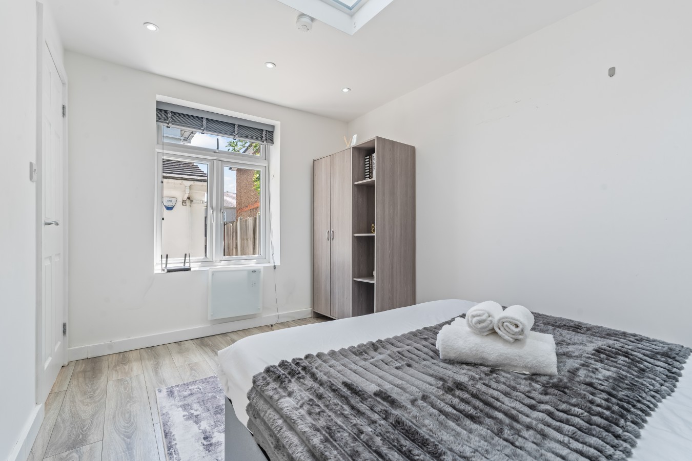 Modern Annex with Free Parking in 64 Burnside Rd, Dagenham RM8 1XD, UK - Property image 3 - VivreStays
