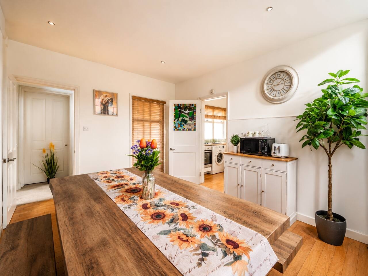 Rustic 2-Bed Bath Home | Sleeps 5 in Beaufort Lodge, London Rd, Bath BA1 6QB, UK - Property image 5 - VivreStays