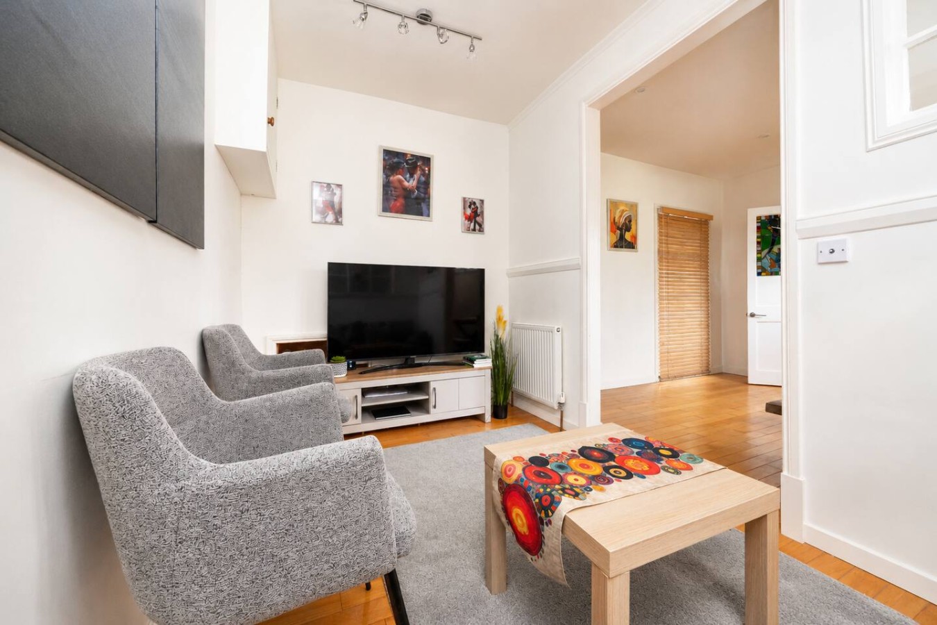 Rustic 2-Bed Bath Home | Sleeps 5 in Beaufort Lodge, London Rd, Bath BA1 6QB, UK - Property image 6 - VivreStays