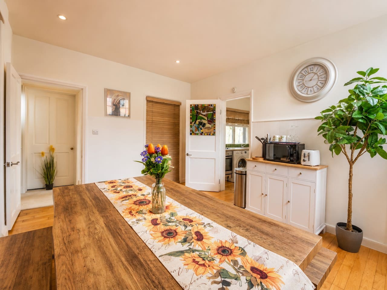 Rustic 2-Bed Bath Home | Sleeps 5 in Beaufort Lodge, London Rd, Bath BA1 6QB, UK - Property image 12 - VivreStays