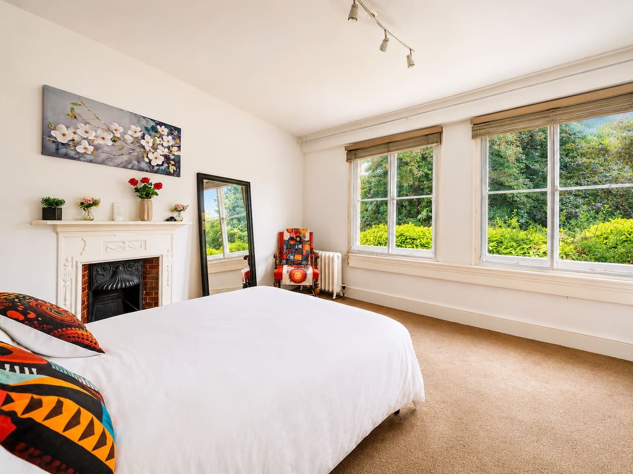 Rustic 2-Bed Bath Home | Sleeps 5 in Beaufort Lodge, London Rd, Bath BA1 6QB, UK - Property image 2 - VivreStays
