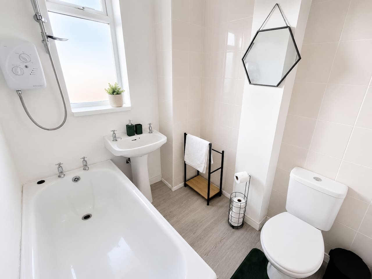 Cosy 1-Bed Barrow Stay | Sleeps 4 | Near Town in Schooner Street - Property image 4 - VivreStays