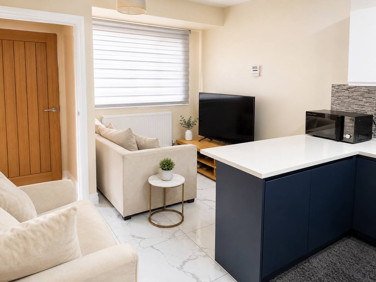 Modern 1-Bed Leicester Flat | Workspace & Garden serviced apartment - Leicester - VivreStays