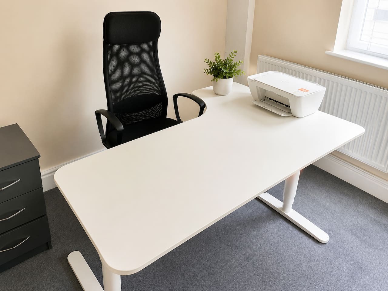 Modern 1-Bed Leicester Flat | Workspace & Garden in Gainsborough Road - Property image 5 - VivreStays