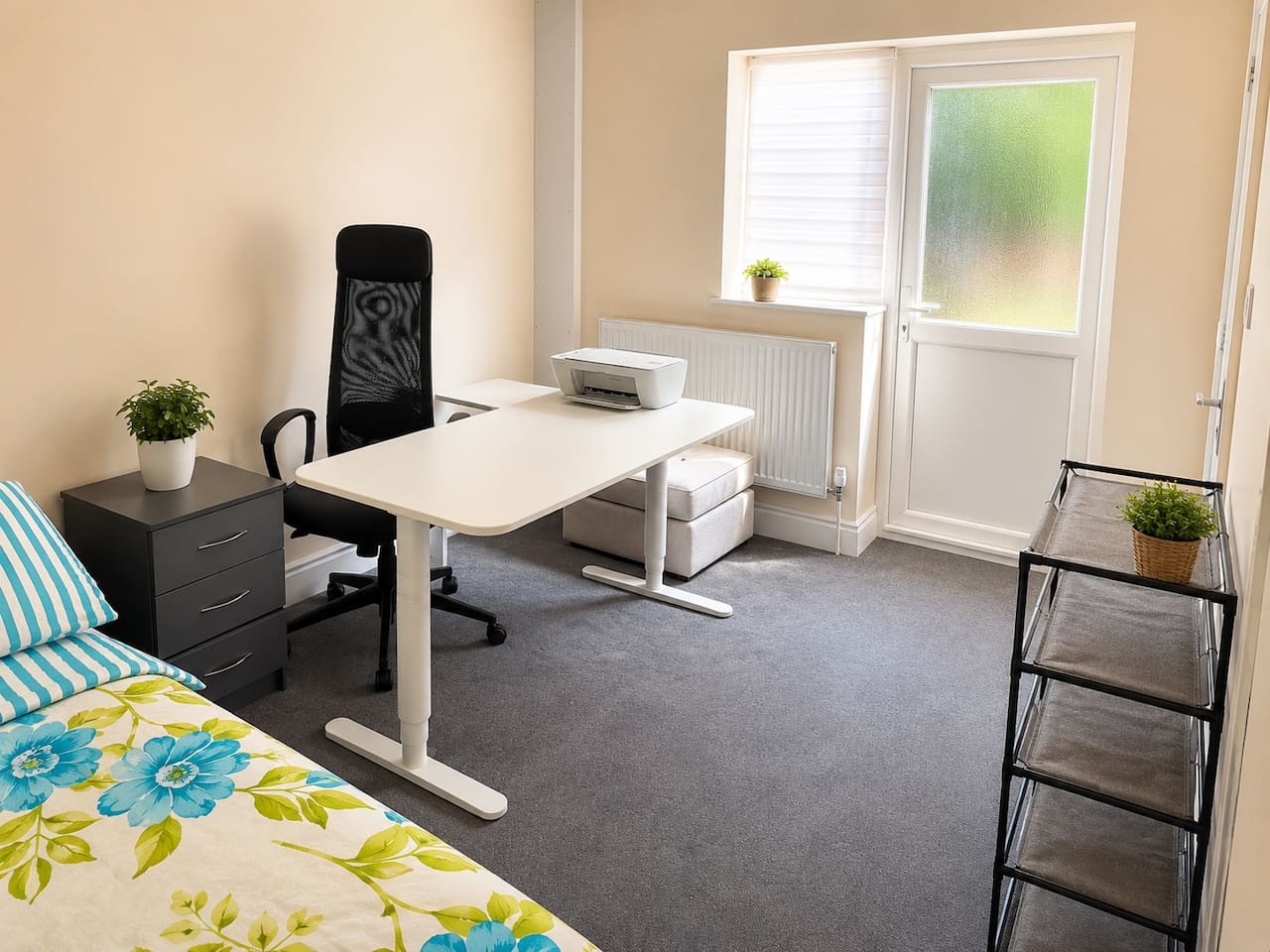 Modern 1-Bed Leicester Flat | Workspace & Garden in Gainsborough Road - Property image 9 - VivreStays