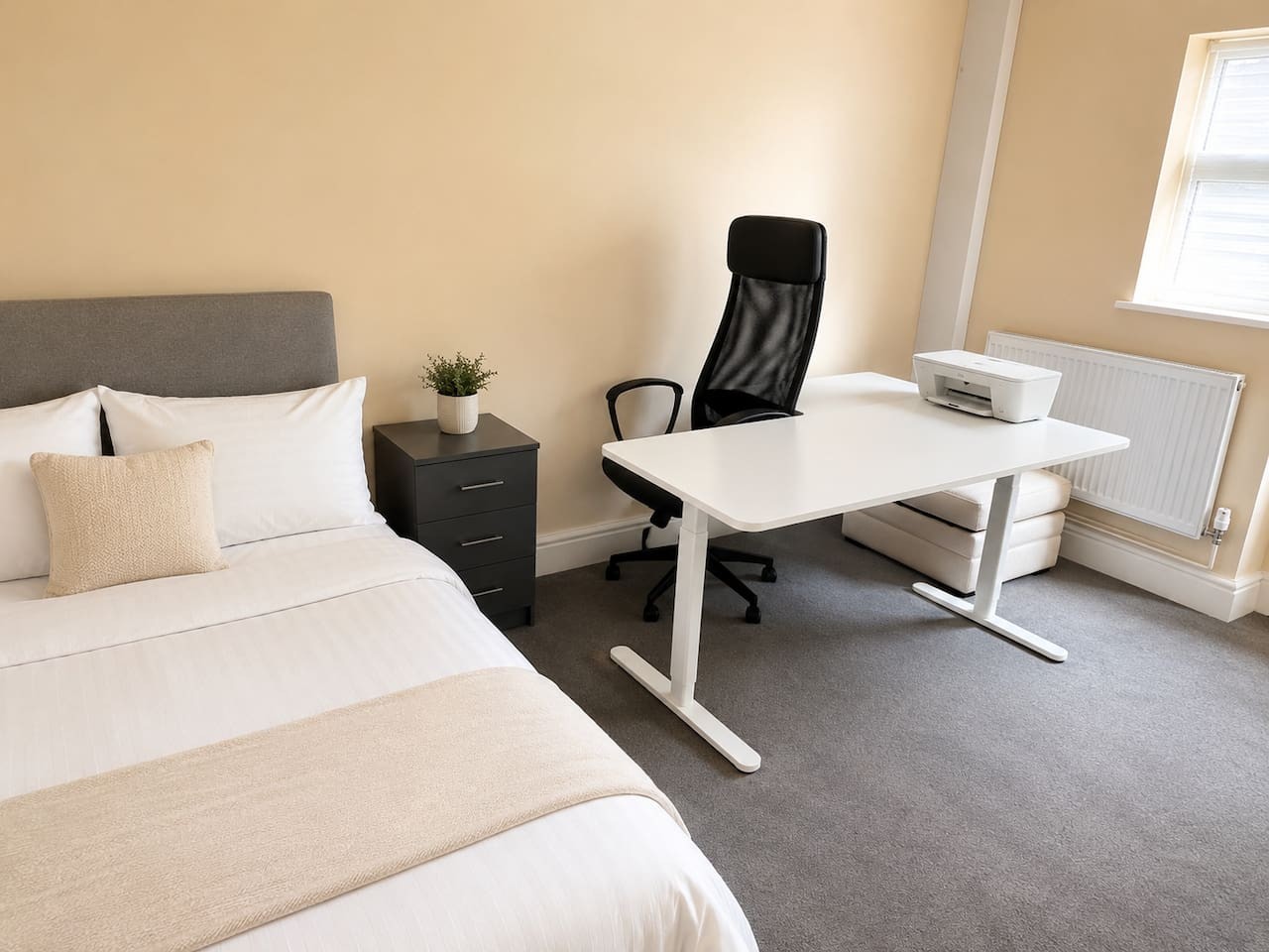 Modern 1-Bed Leicester Flat | Workspace & Garden in Gainsborough Road - Property image 2 - VivreStays