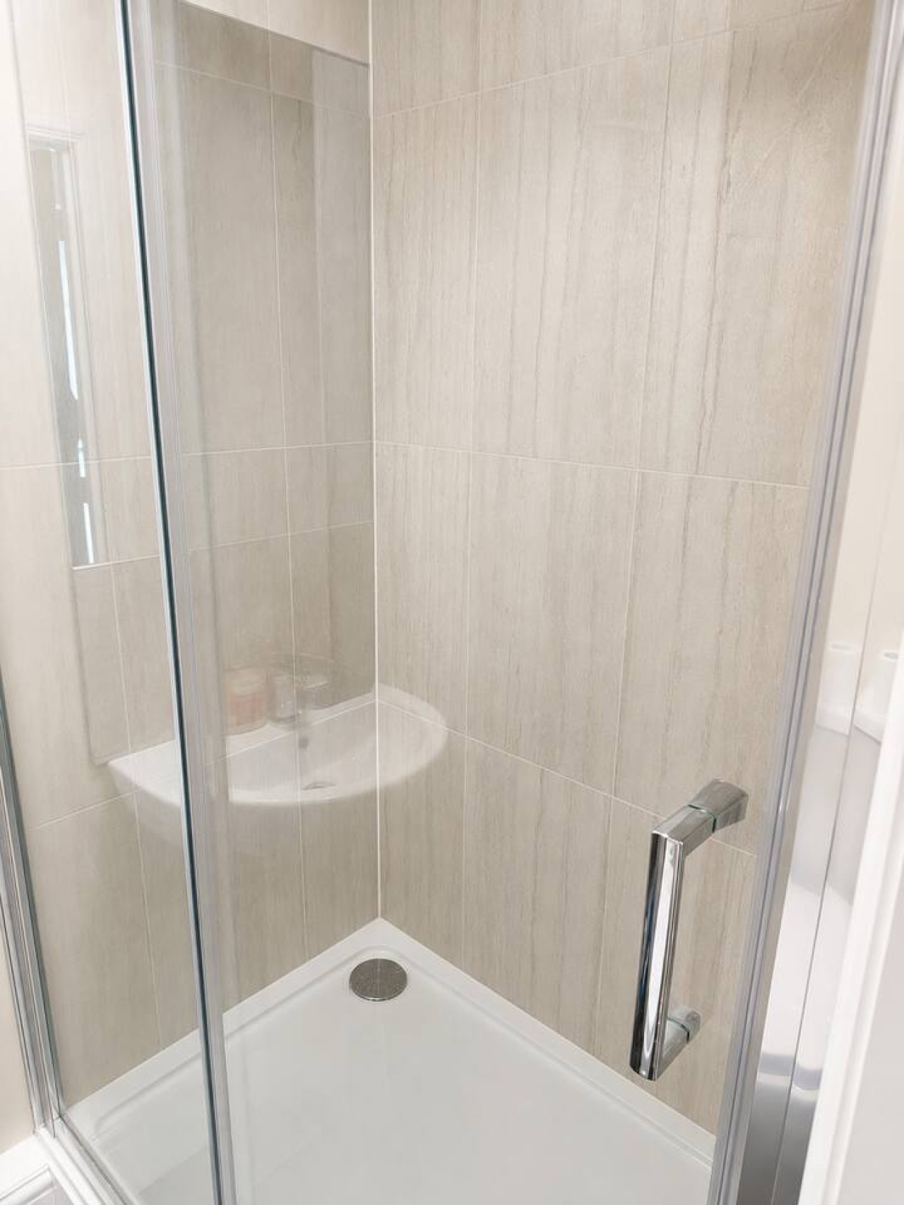 Modern 1-Bed Leicester Flat | Workspace & Garden in Gainsborough Road - Property image 7 - VivreStays