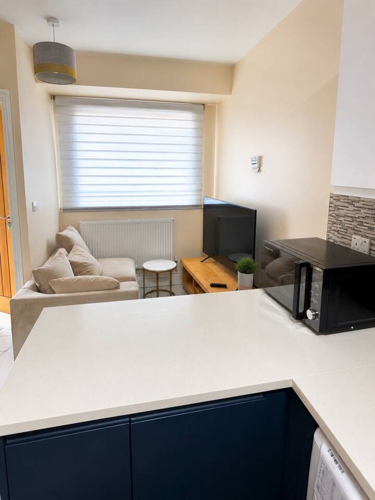 Modern 1-Bed Leicester Flat | Workspace & Garden in Gainsborough Road - Property image 10 - VivreStays