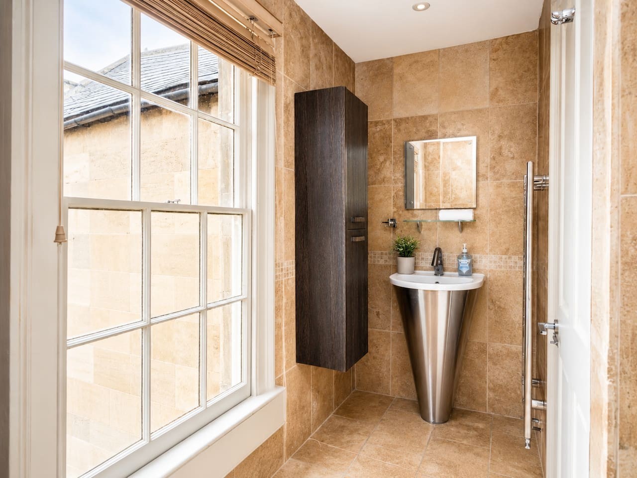 The Stable Block in Beautiful Beaufort House 2 Bedrooms in Beaufort Lodge, London Rd, Bath BA1 6QB, UK - Property image 10 - VivreStays