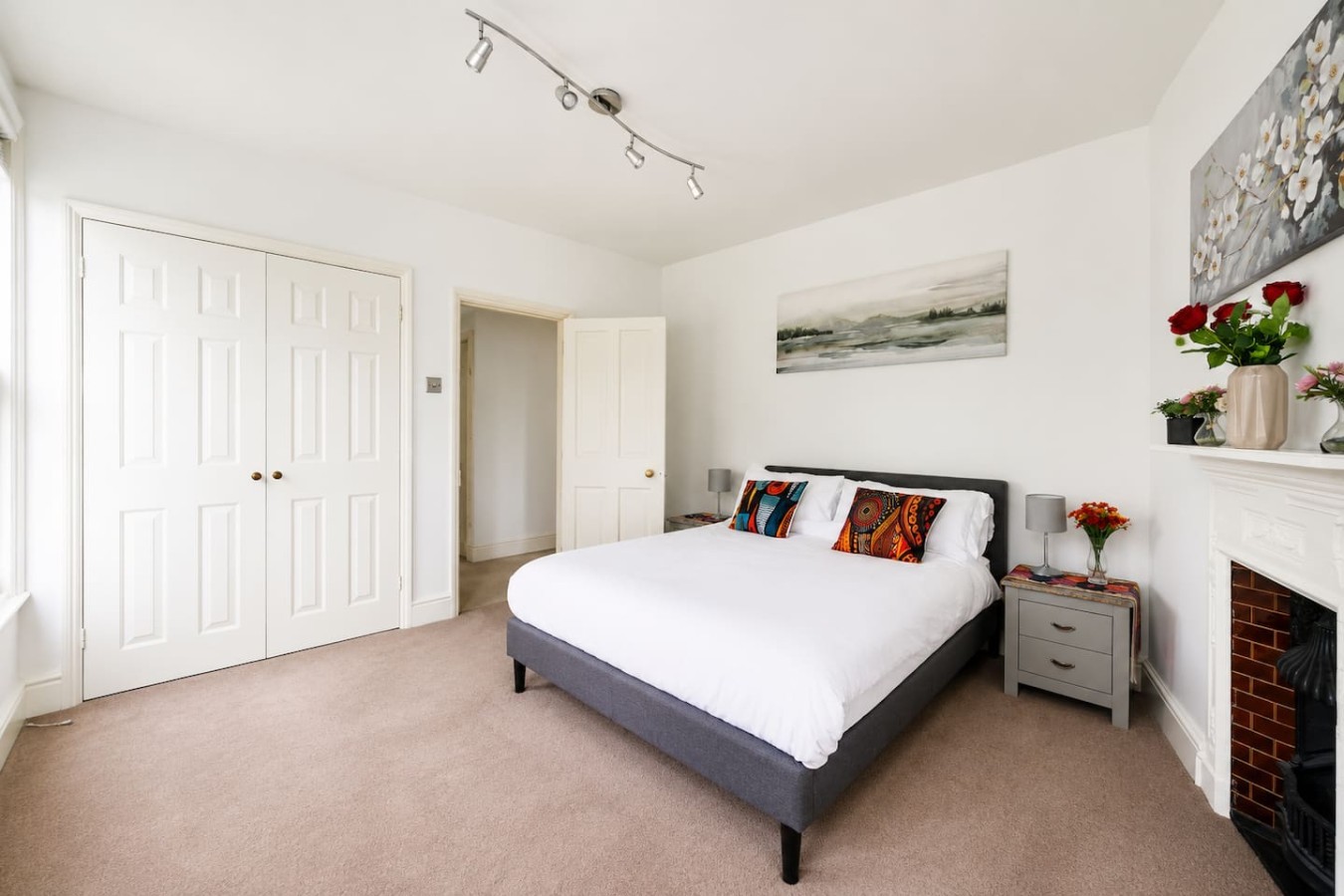 The Stable Block in Beautiful Beaufort House 2 Bedrooms serviced apartment - BALUSTRADE - VivreStays