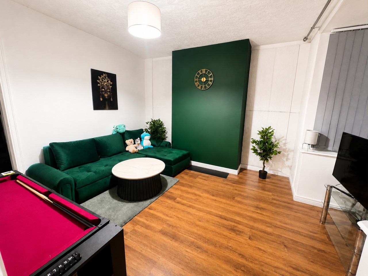 3BR Contractor Stay | Free Parking | Near Manchester in 298 Nel Pan Ln, Leigh WN7 5LJ, UK - Property image 2 - VivreStays