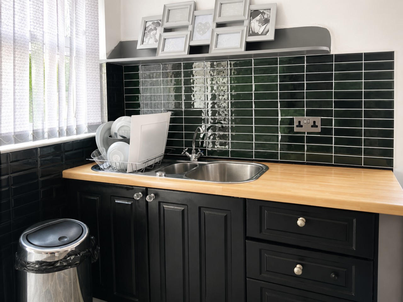 3BR Contractor Stay | Free Parking | Near Manchester in 298 Nel Pan Ln, Leigh WN7 5LJ, UK - Property image 9 - VivreStays