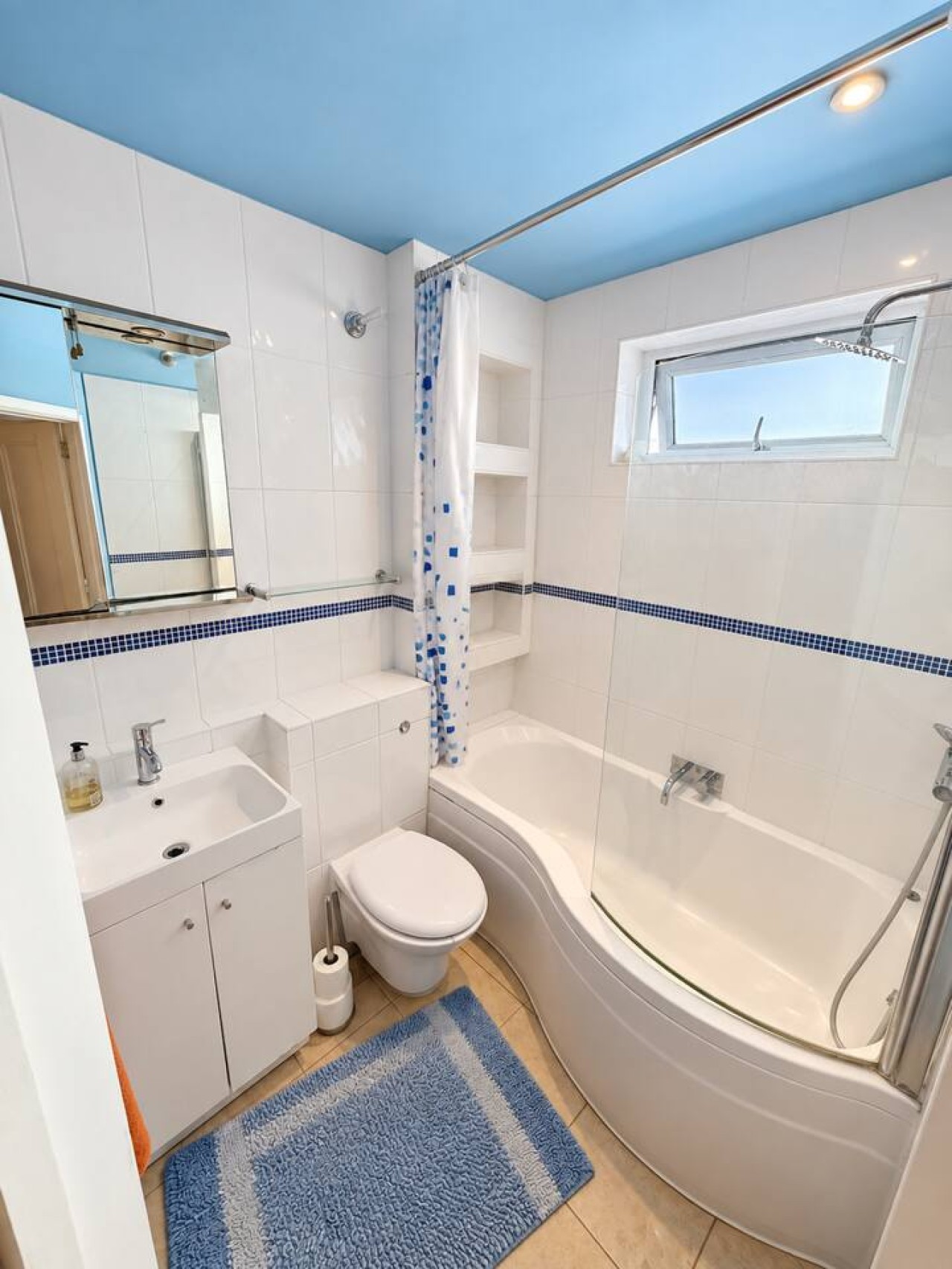 Wimbledon 3-Bed | Private Garden, Sleeps 6 in Strathearn Road - Property image 19 - VivreStays