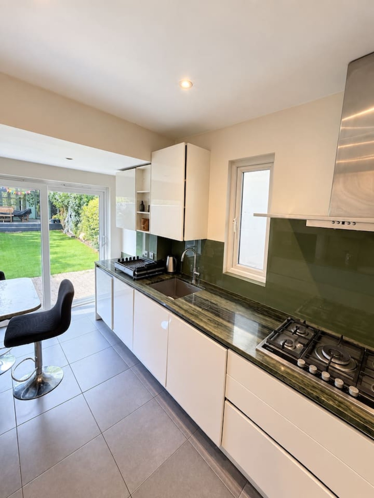 Wimbledon 3-Bed | Private Garden, Sleeps 6 in Strathearn Road - Property image 3 - VivreStays