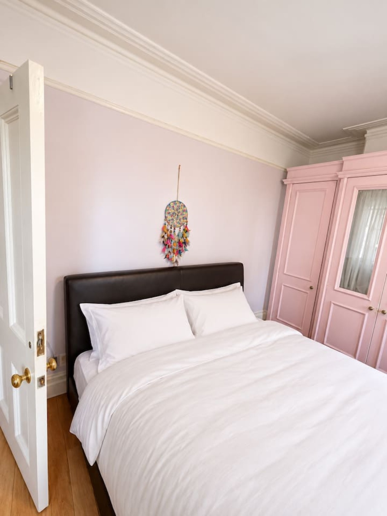 Wimbledon 3-Bed | Private Garden, Sleeps 6 in Strathearn Road - Property image 27 - VivreStays