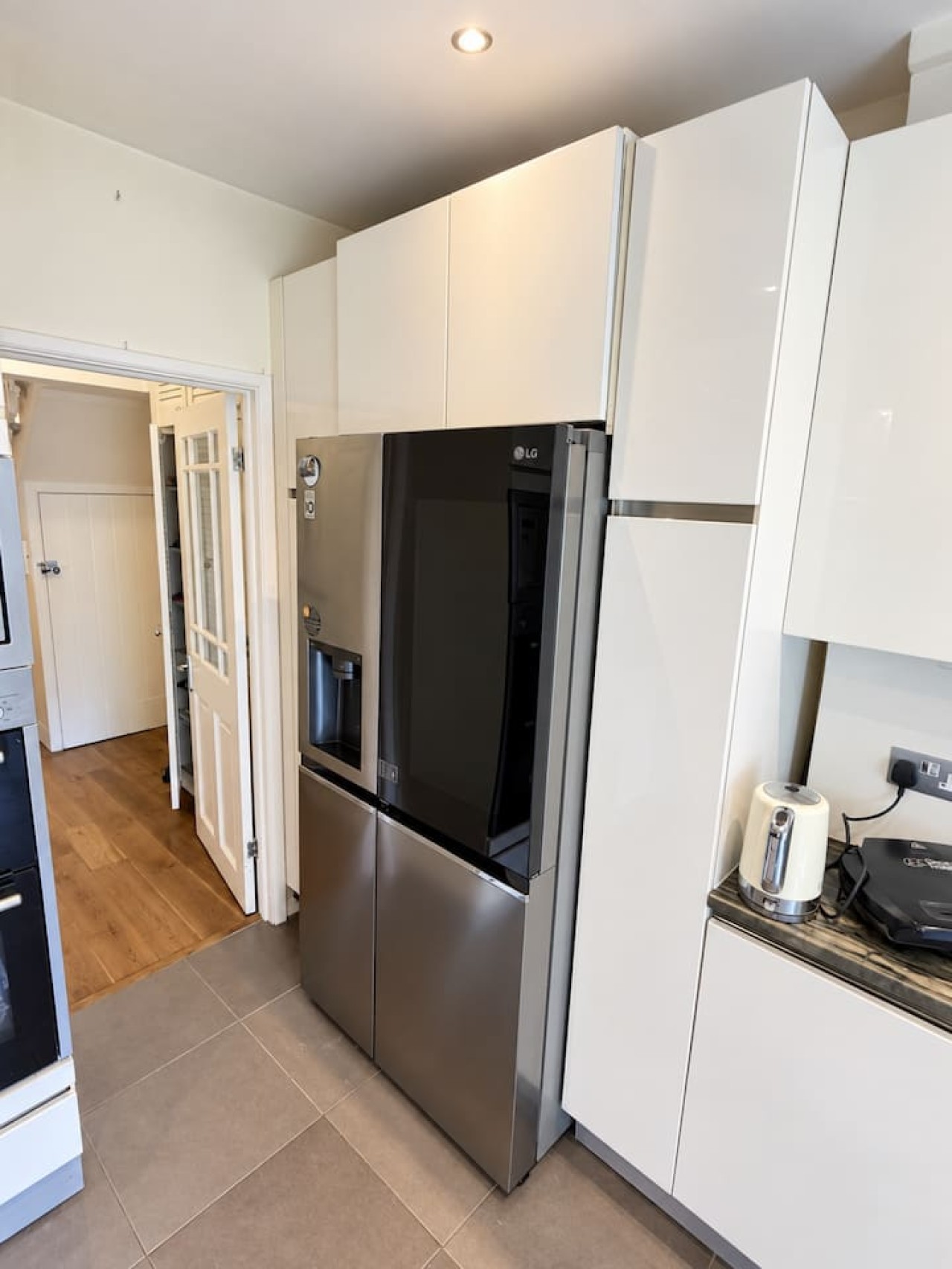 Wimbledon 3-Bed | Private Garden, Sleeps 6 in Strathearn Road - Property image 8 - VivreStays
