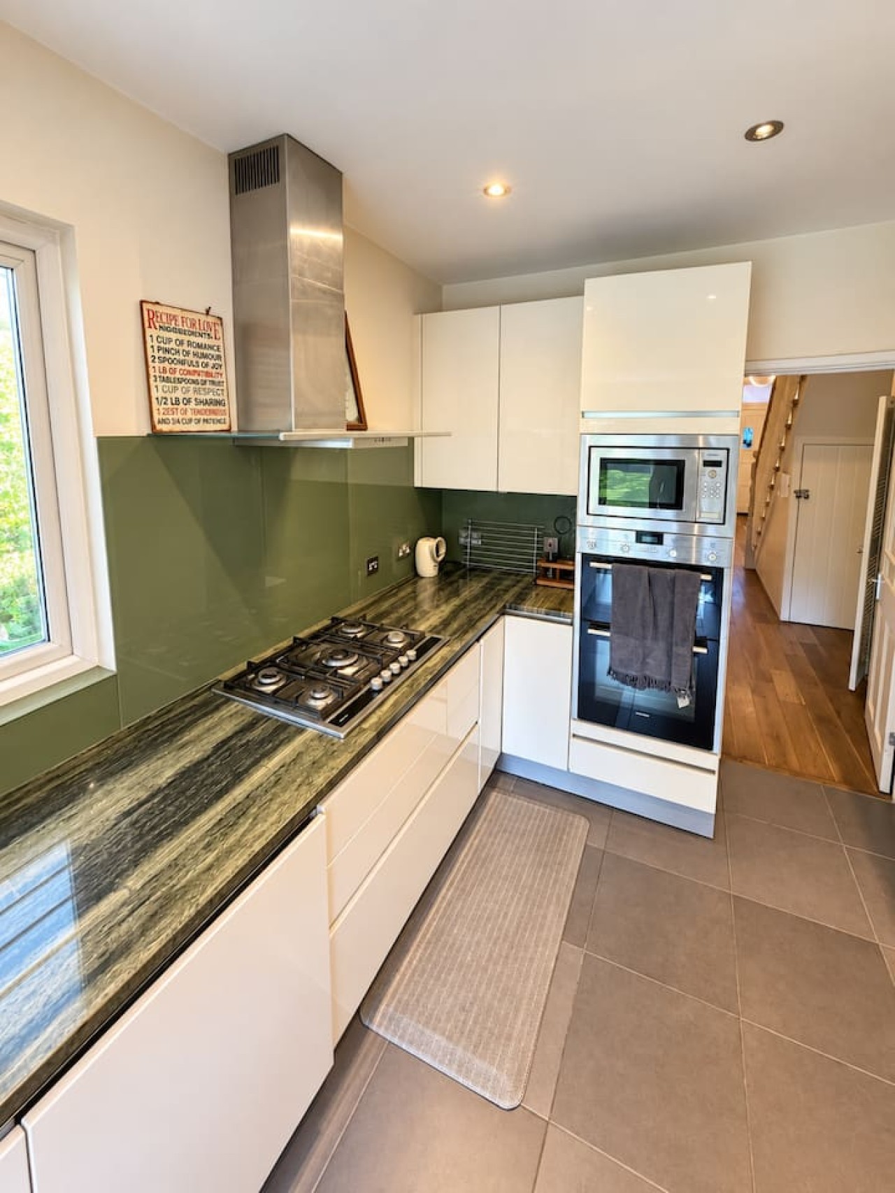 Wimbledon 3-Bed | Private Garden, Sleeps 6 in Strathearn Road - Property image 11 - VivreStays