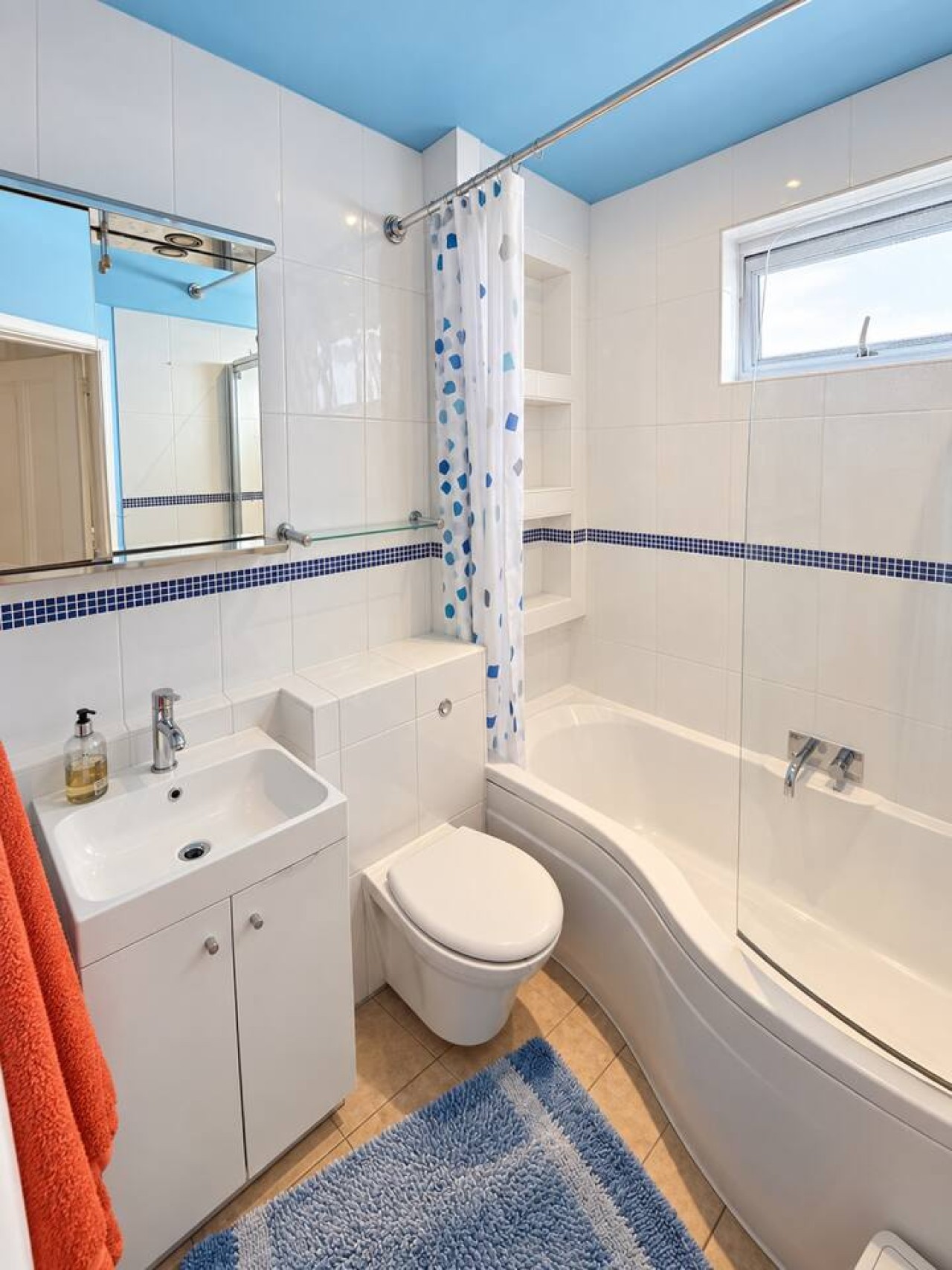 Wimbledon 3-Bed | Private Garden, Sleeps 6 in Strathearn Road - Property image 22 - VivreStays