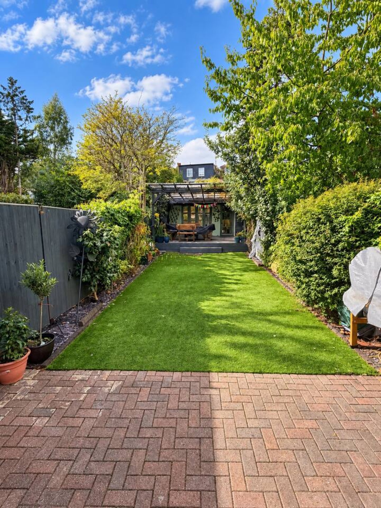 Wimbledon 3-Bed | Private Garden, Sleeps 6 in Strathearn Road - Property image 2 - VivreStays