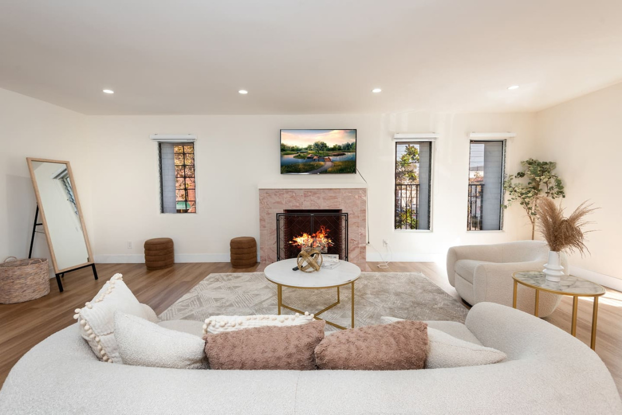 Luxury Spacious 4BD Duplex Upper Unit BeverlyGrove